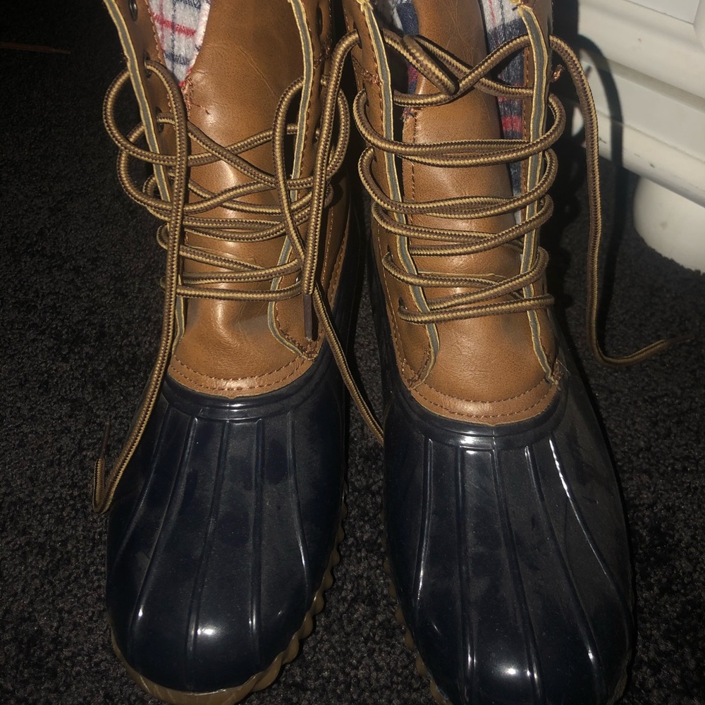 Snow boots